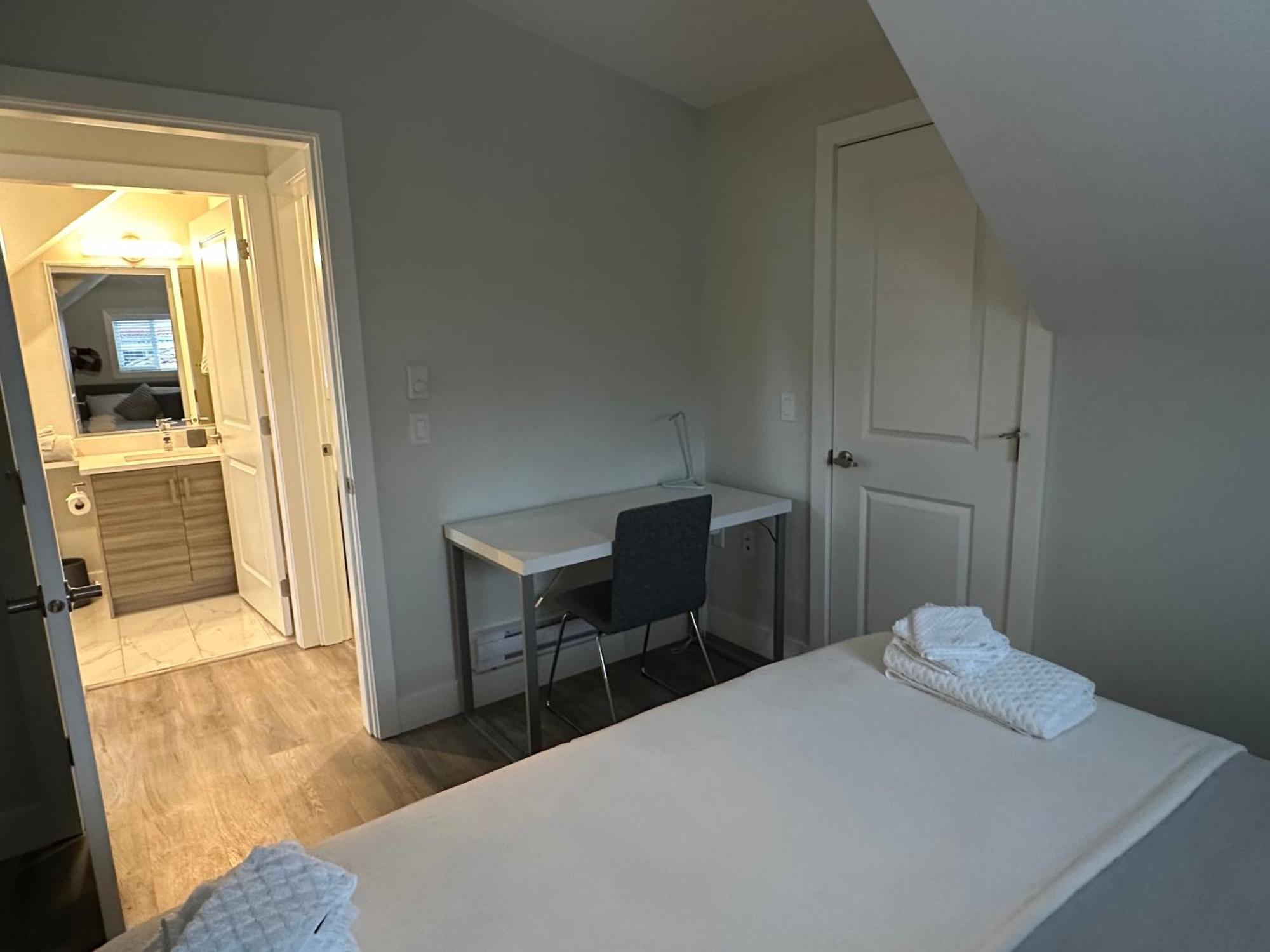 Bright And Cozy Modern Home In Vancouver - Central To Yvr-Downtown - Free Private Parking Zewnętrze zdjęcie