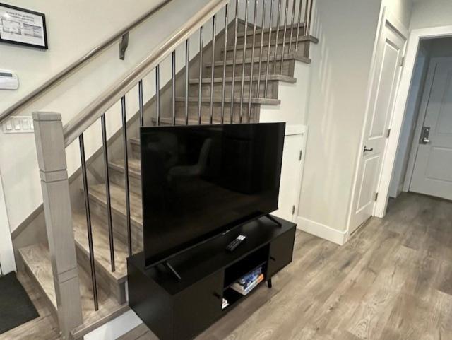 Bright And Cozy Modern Home In Vancouver - Central To Yvr-Downtown - Free Private Parking Zewnętrze zdjęcie